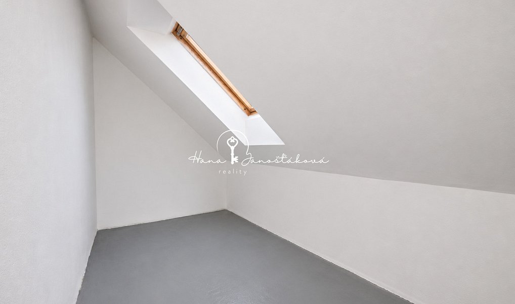 Prodej bytu 2+1 72 m², Trhové Sviny – náhled fotky 15