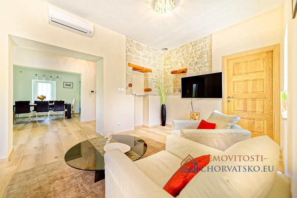 Prodej domu 260 m² s pozemkem 998 m² - Više