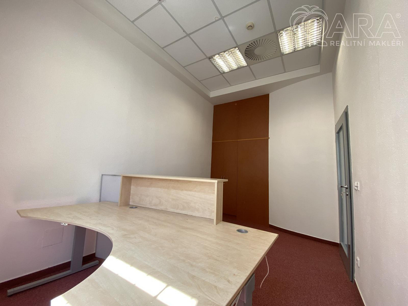 Pronájem kanceláře 111 m² – fotografie 3
