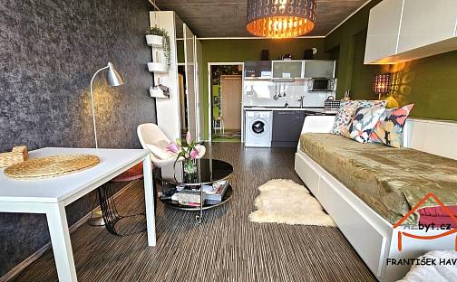 Pronájem bytu 1+kk 27 m², náměstí 5. května, Čelákovice, okres Praha-východ