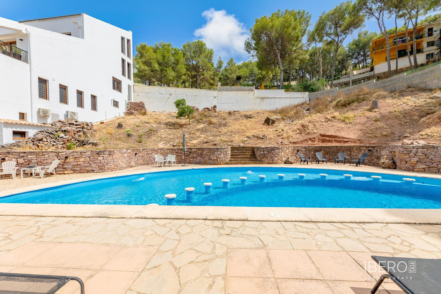 Prodej domu 3 248 m² s pozemkem 2 400 m²
