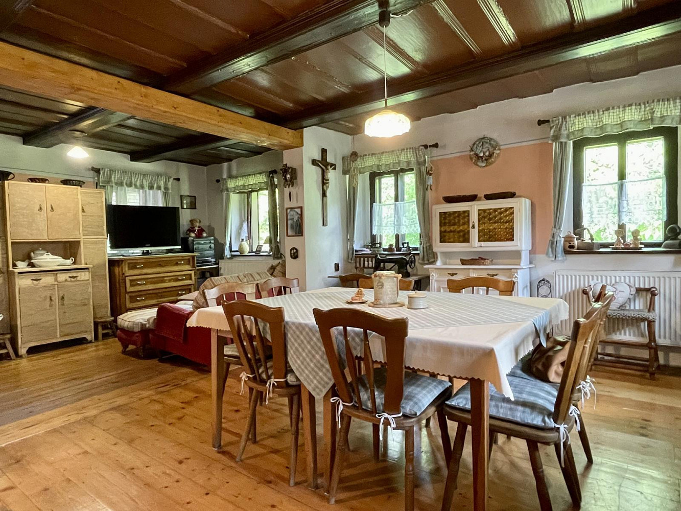Prodej domu 200 m² s pozemkem 1 046 m² – fotografie 2