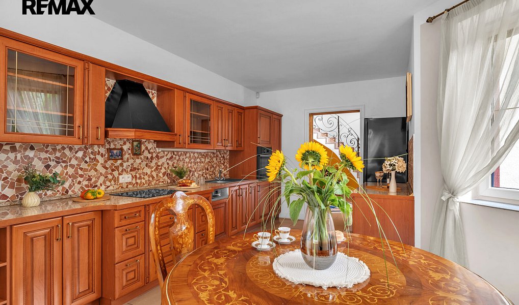Prodej domu 285 m² s pozemkem 968 m², Šestajovice – náhled fotky 10