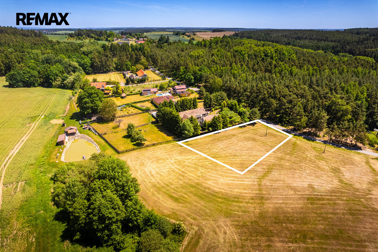 Prodej stavebního pozemku 1 203 m²