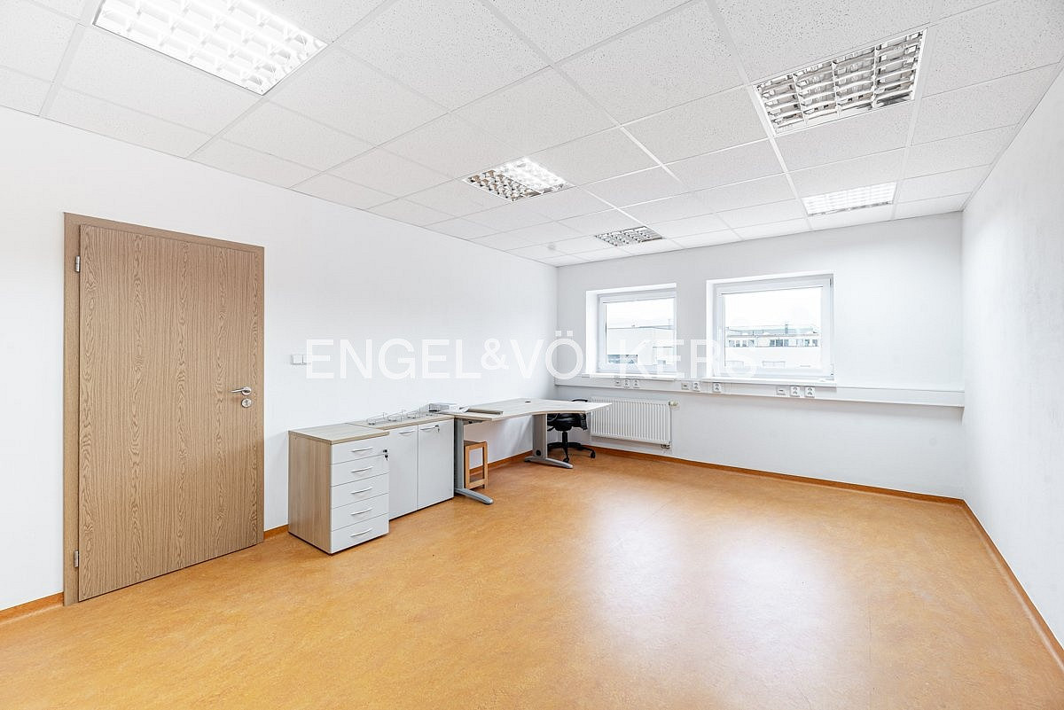 Pronájem kanceláře 123 m² – fotografie 2