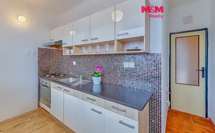 Pronájem bytu 1+1 38 m², Štrossova, Pardubice - Bílé Předměstí