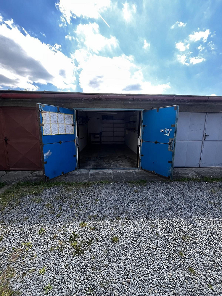 Prodej řadové garáže 22 m2 s elektřinou Nový Jičín, ul. Pod Lipami.