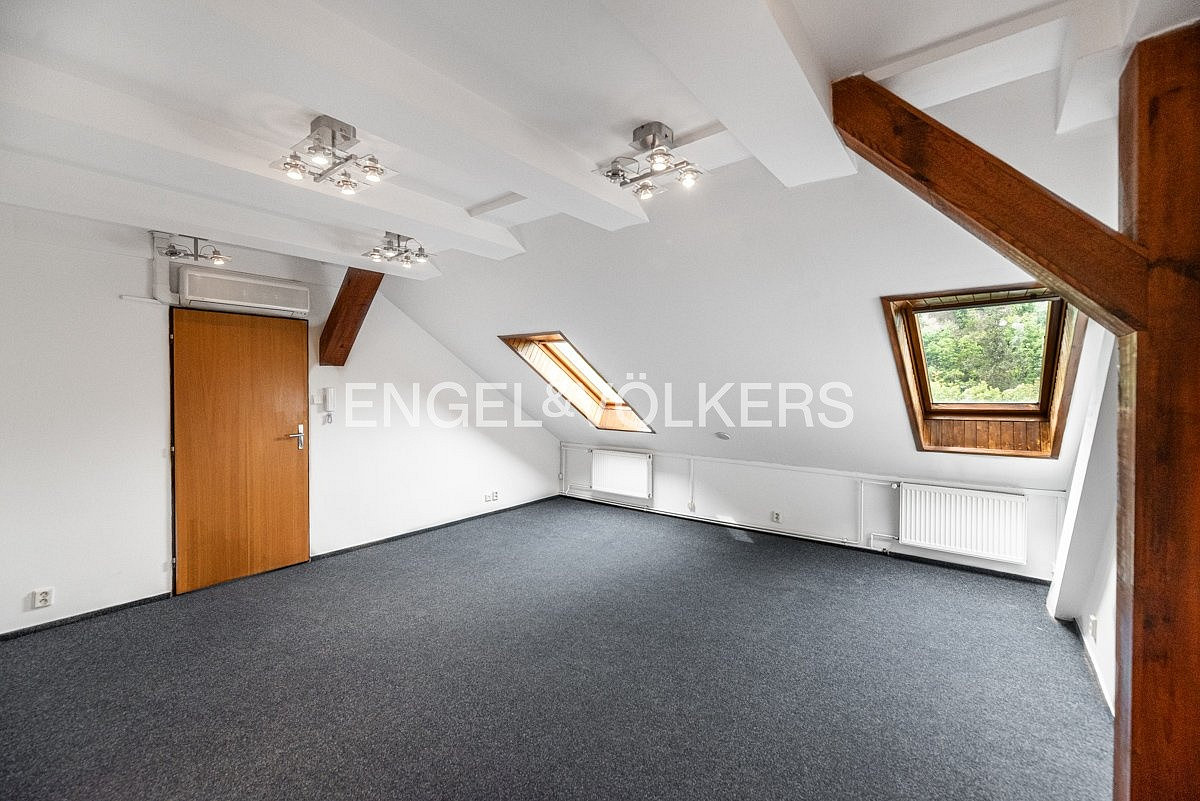 Pronájem bytu 5+1 140 m² — photo 2