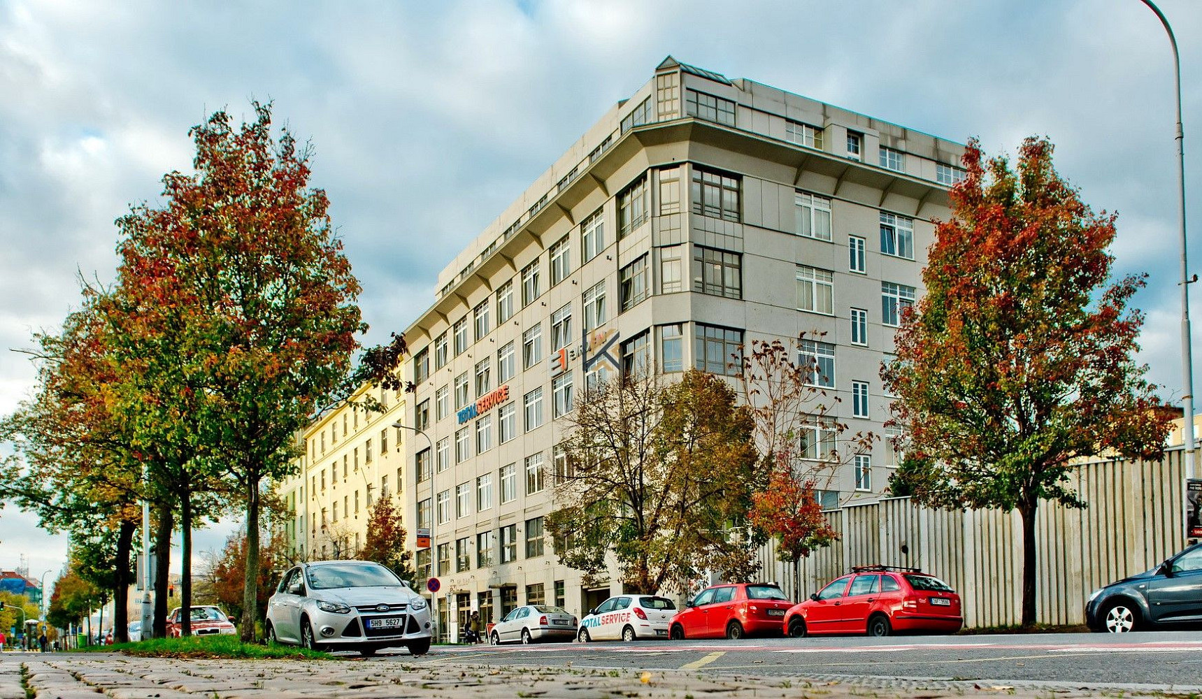 Pronájem kanceláře 388 m²