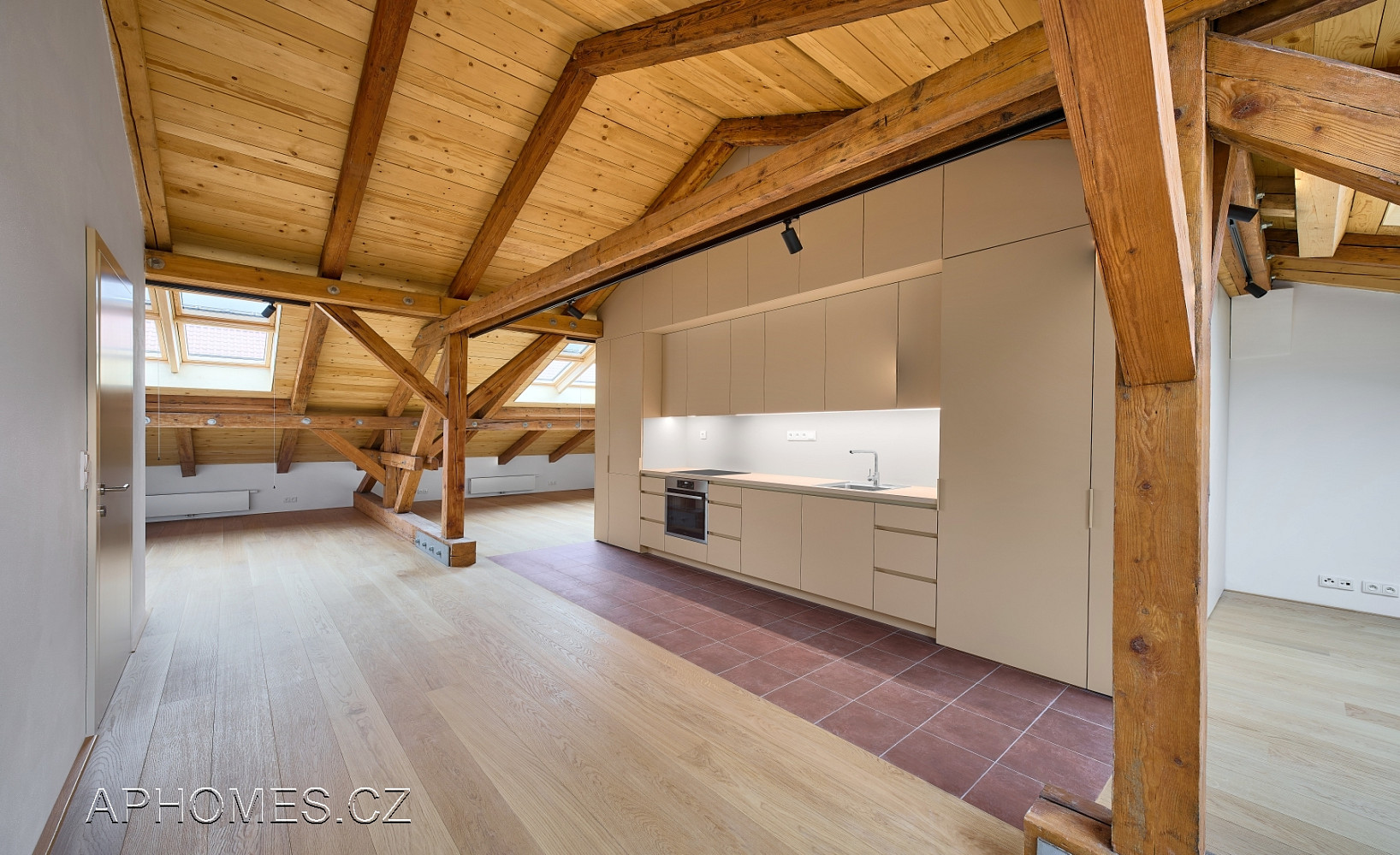 Pronájem bytu 1+kk 97 m² – fotografie 4