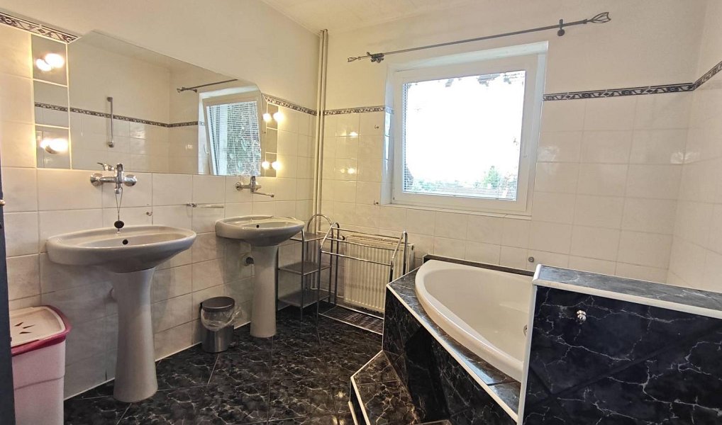 Prodej domu 170 m² s pozemkem 279 m², Cheb – náhled fotky 8