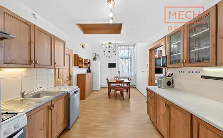 Prodej bytu 2+1 65 m², 17. listopadu, Znojmo