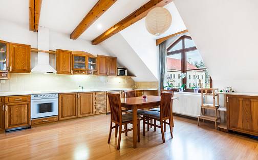 Prodej bytu 4+kk 153 m², náměstí T. G. Masaryka, Rokytnice v Orlických horách, okres Rychnov nad Kněžnou