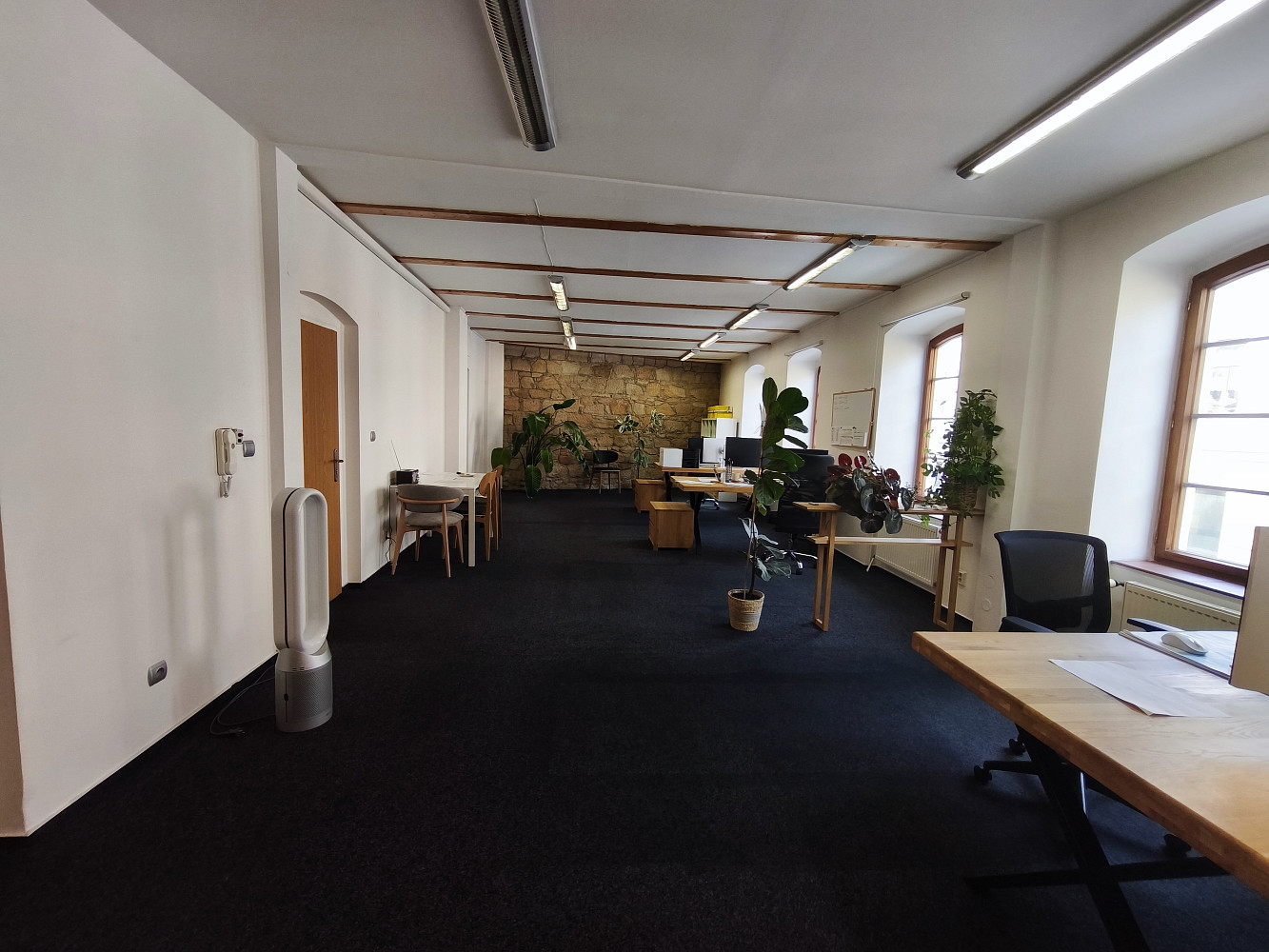 Pronájem kanceláře 73 m² – fotografie 2