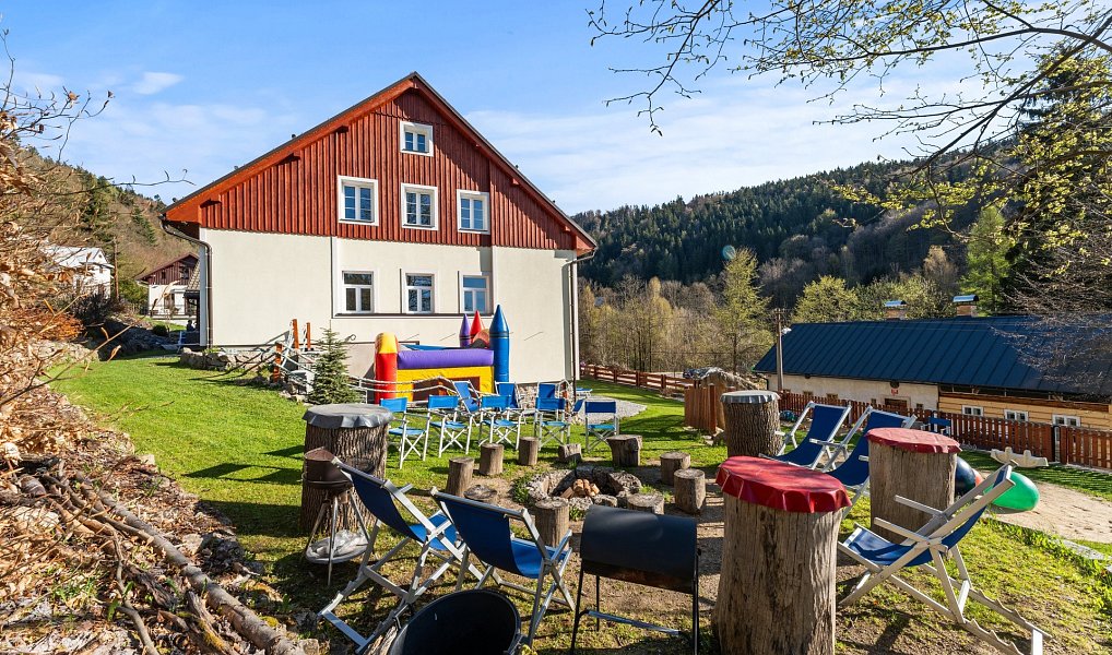 Prodej ubytovacího objektu 978 m², Desná – náhled fotky 26