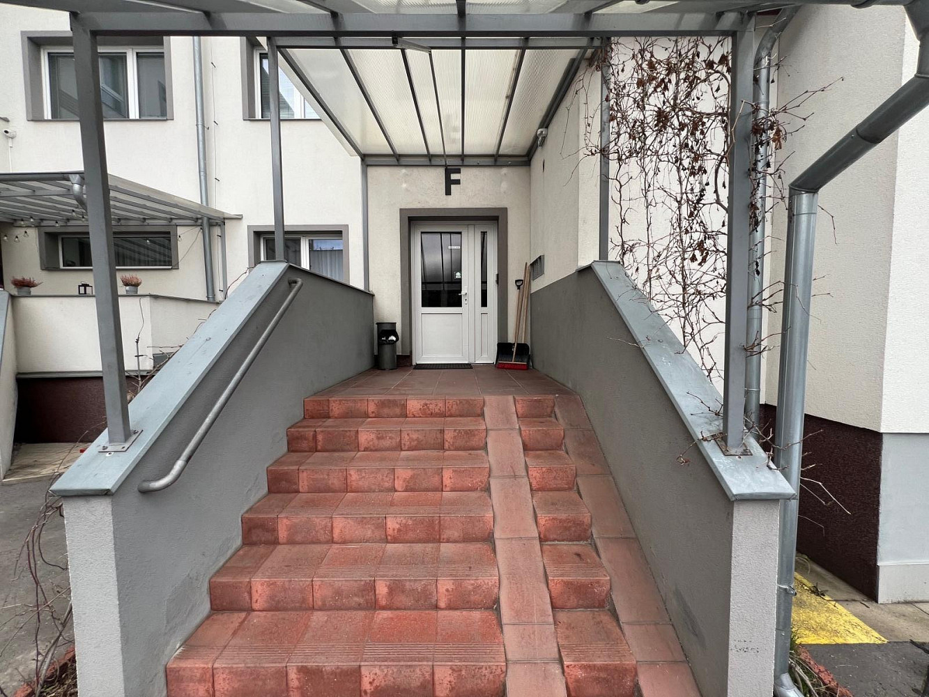 Pronájem bytu 1+1 28 m² — photo 3