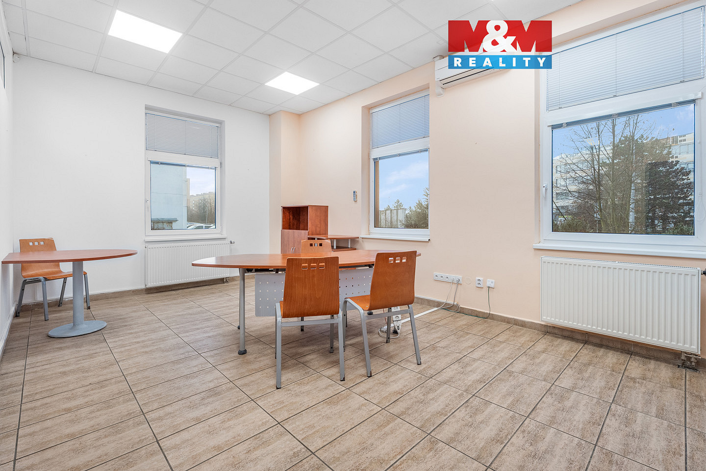 Pronájem komerčního objektu (jiného typu) 44 m²