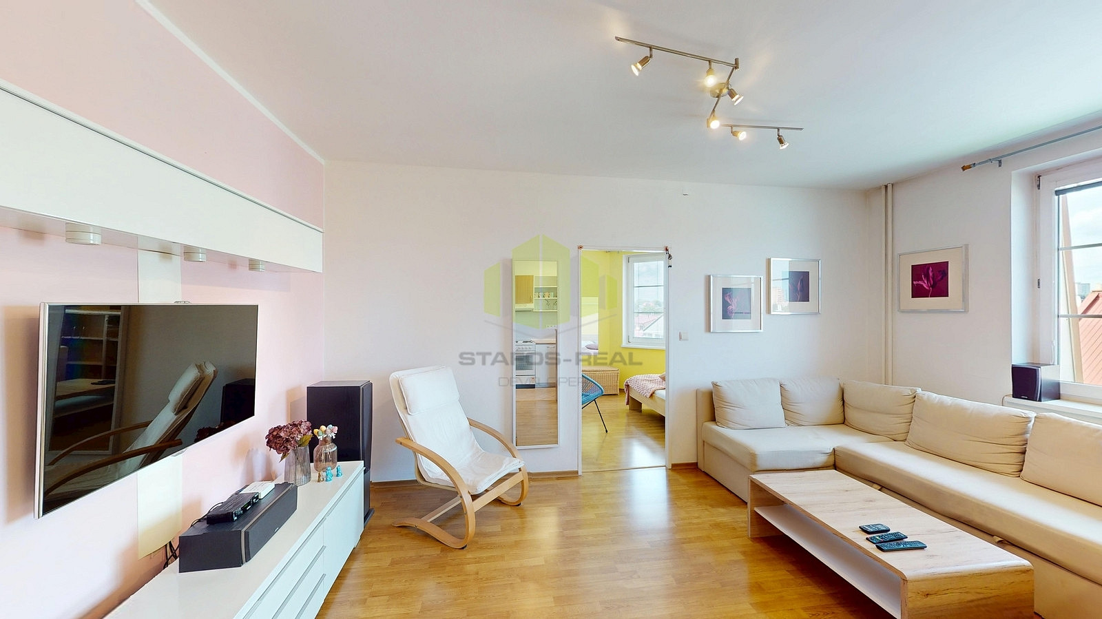 Pronájem bytu 2+kk 57 m² – fotografie 3