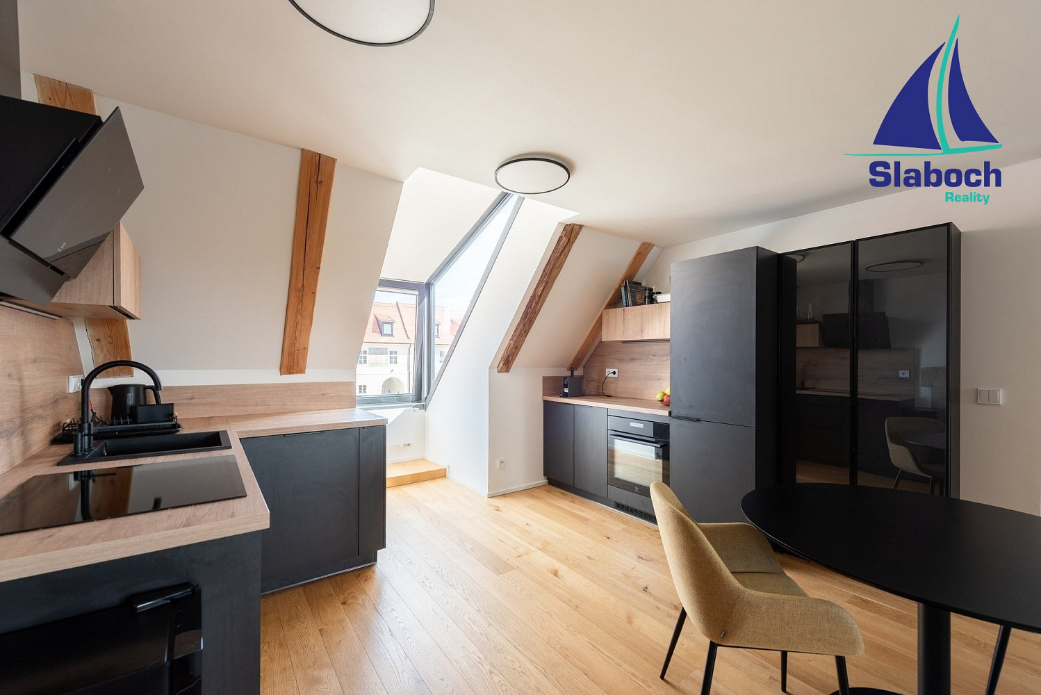 Pronájem bytu 2+kk 77 m² – fotografie 2