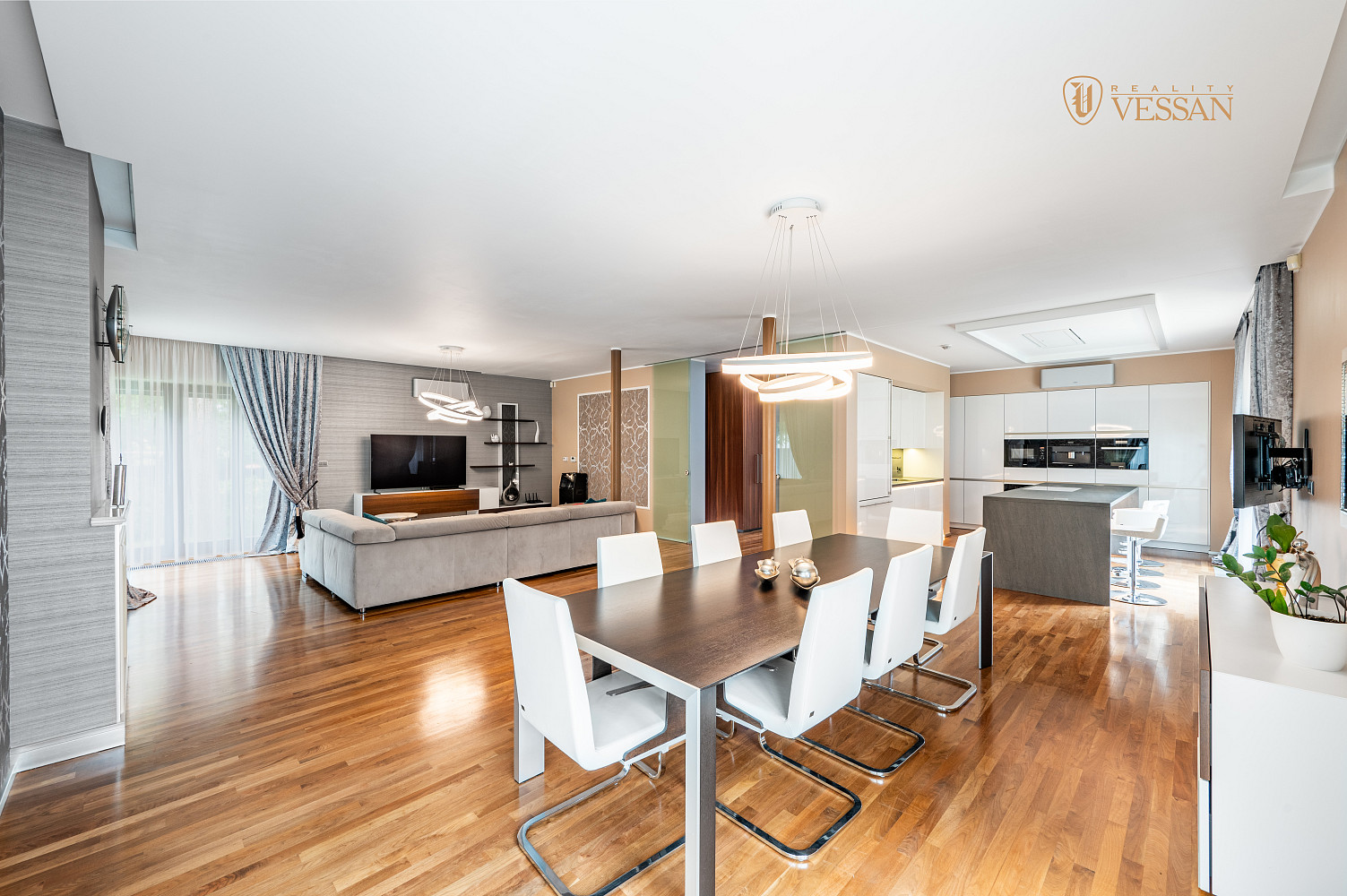 Prodej vily 474 m² s pozemkem 868 m² — photo 3
