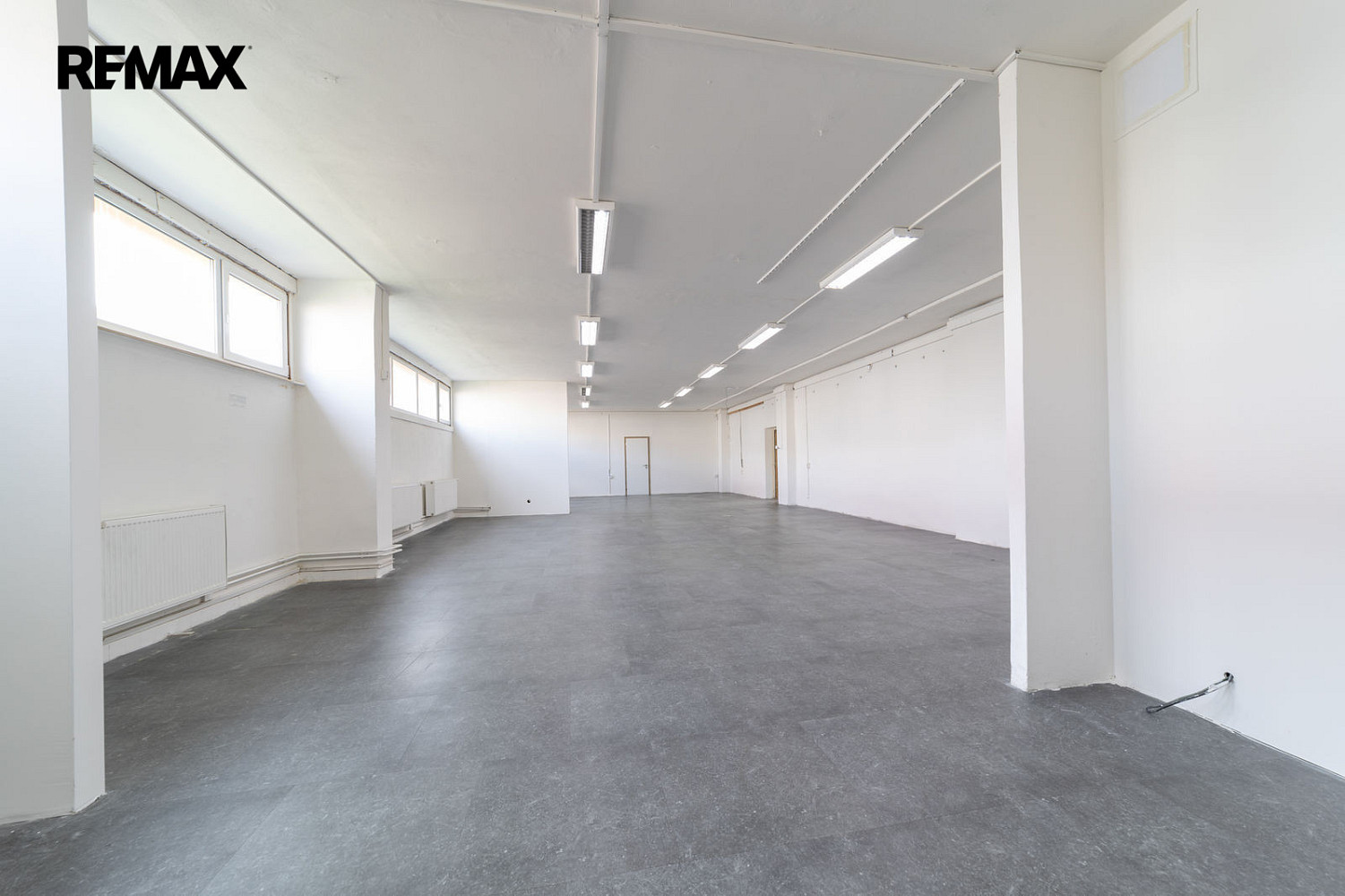 Pronájem obchodních prostor 330 m² – fotografie 4