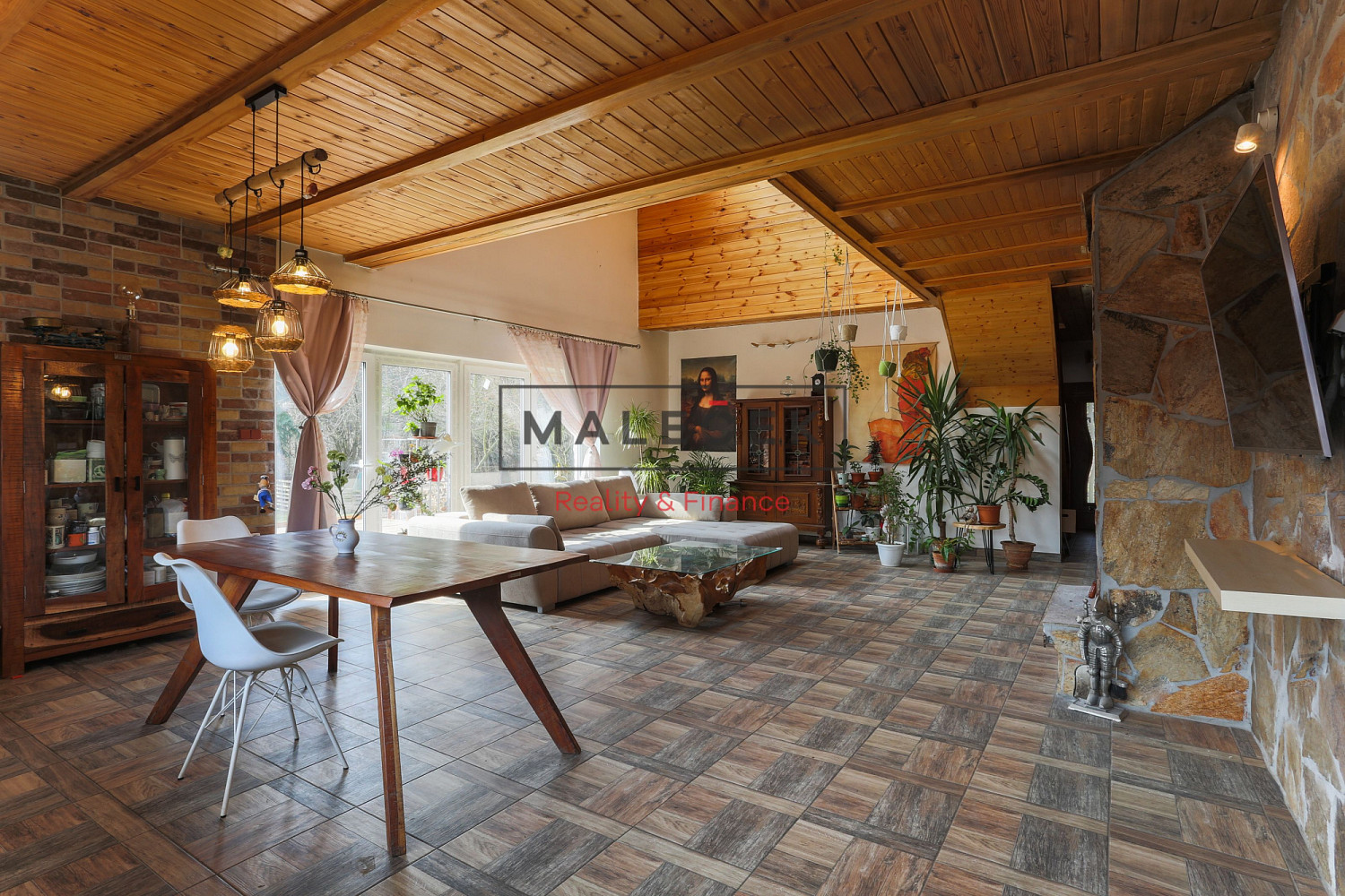Prodej domu 258 m² s pozemkem 1 265 m²