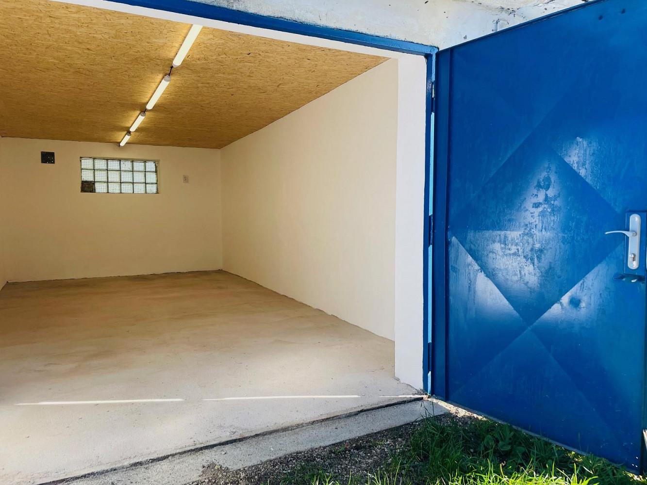 Prodej prostorné garáže v atraktivní lokalitě Františkov, družstevní vlastnictví – fotografie 2