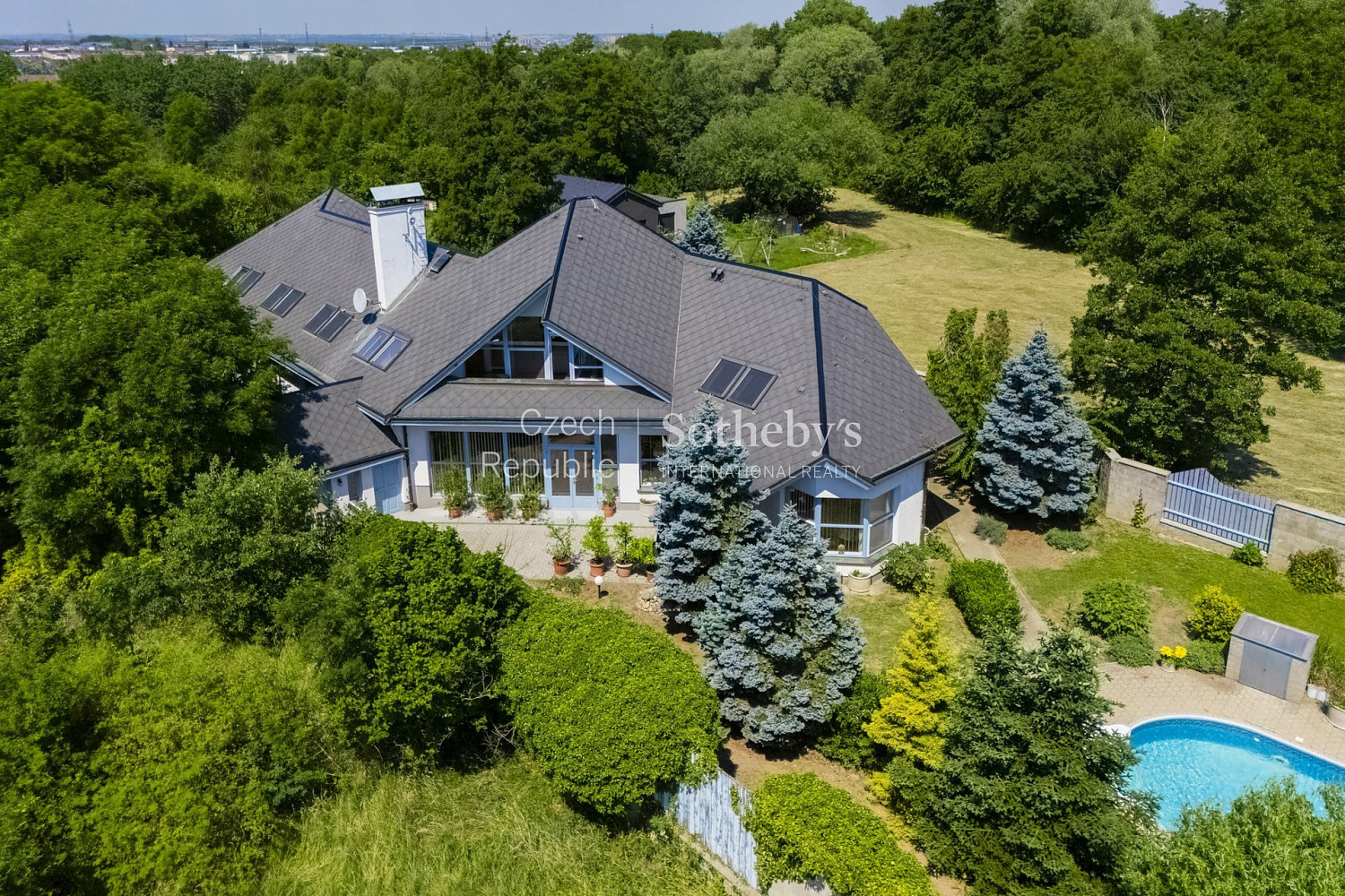 Prodej domu 609 m² s pozemkem 2 267 m²