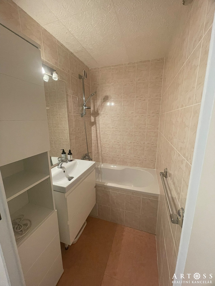 Pronájem bytu 2+kk 40 m² – fotografie 3