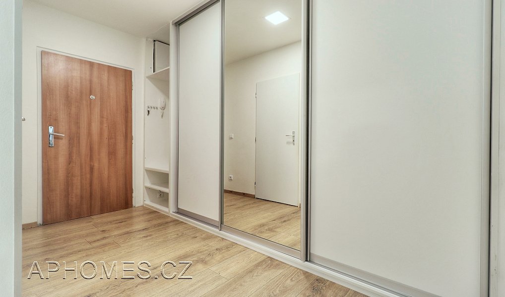 Pronájem bytu 2+kk 40 m², Praha – náhled fotky 5