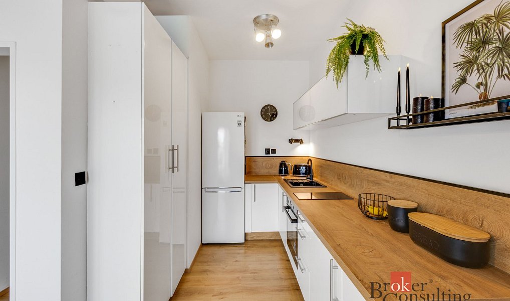 Prodej bytu 1+kk 30 m², Jesenice – náhled fotky 7