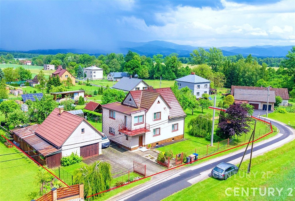Prodej domu 195 m² s pozemkem 2 097 m²