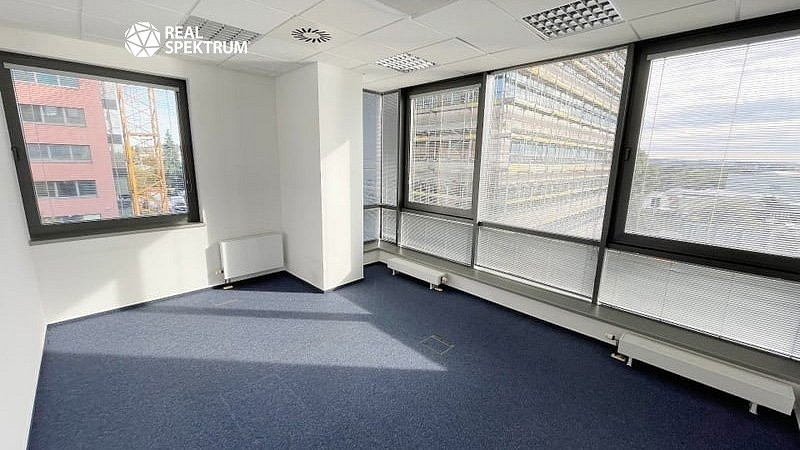 Pronájem kanceláře 374 m² – fotografie 5