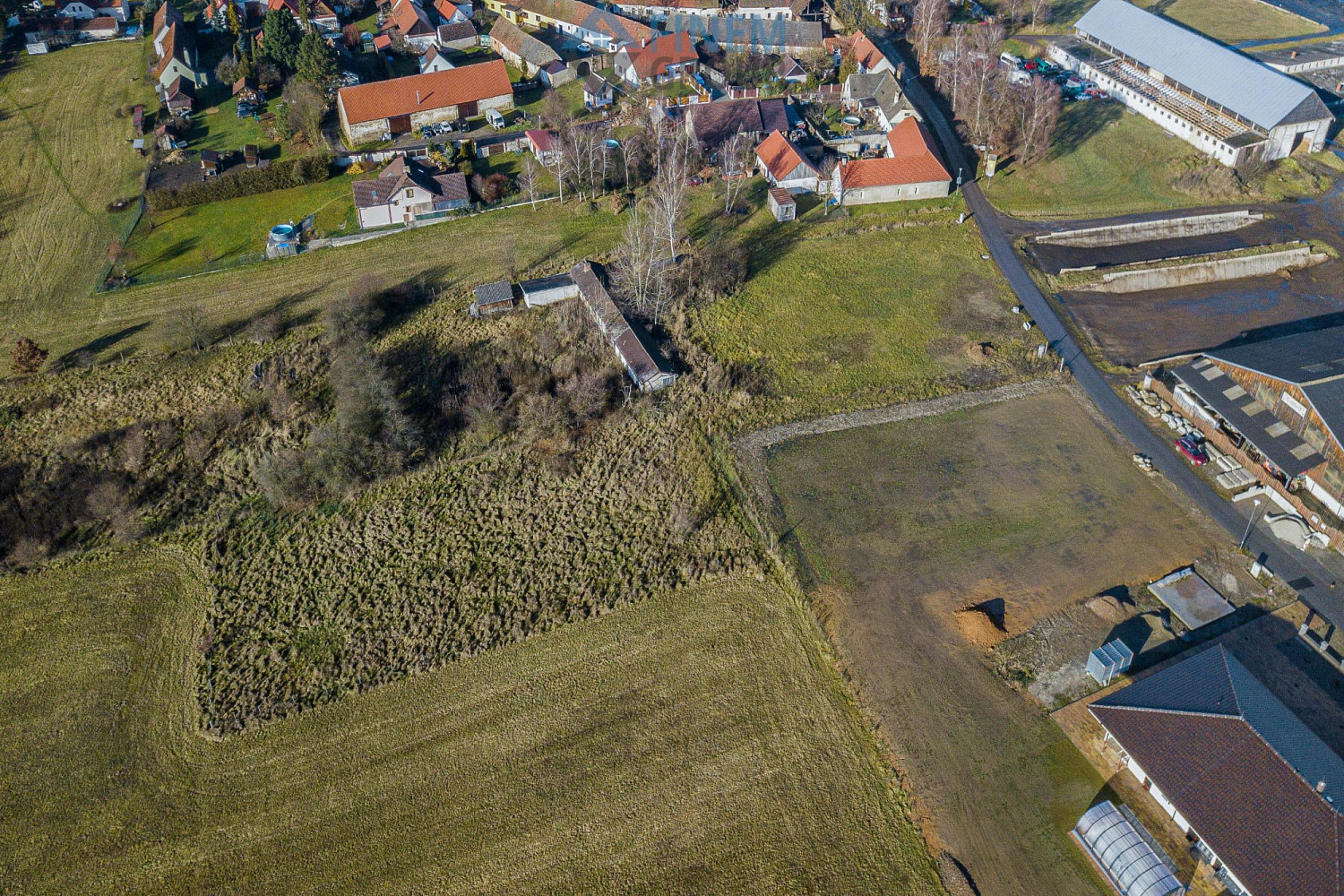 Prodej stavebního pozemku 2 370 m² – pohled 2