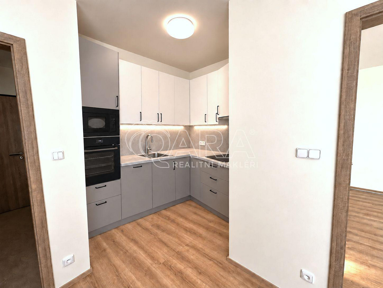Pronájem bytu 2+kk 45 m² – fotografie 2