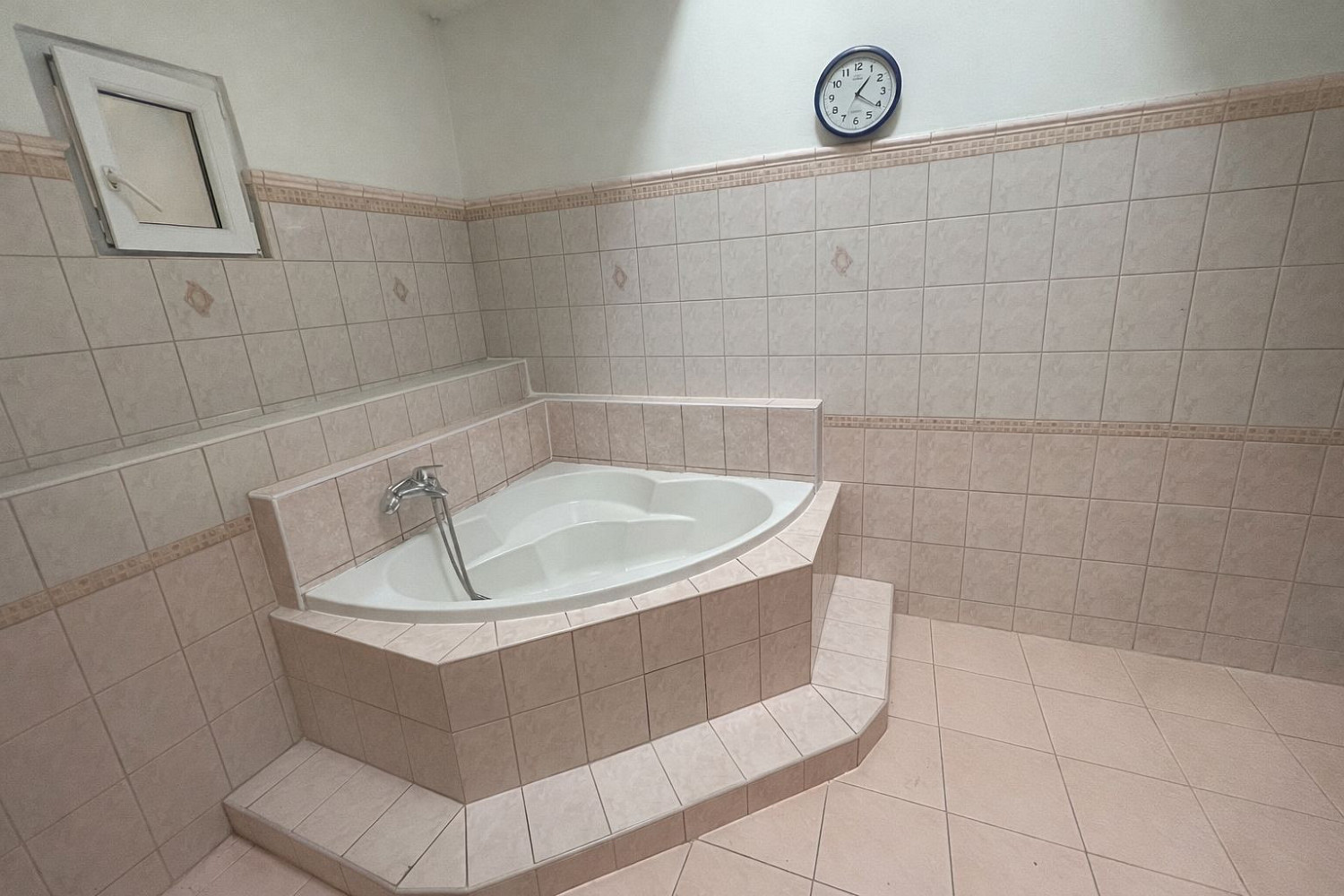 Dům – Cheb, Háje – další