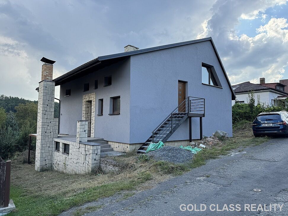 Prodej domu 200 m² s pozemkem 526 m² – pohled 2
