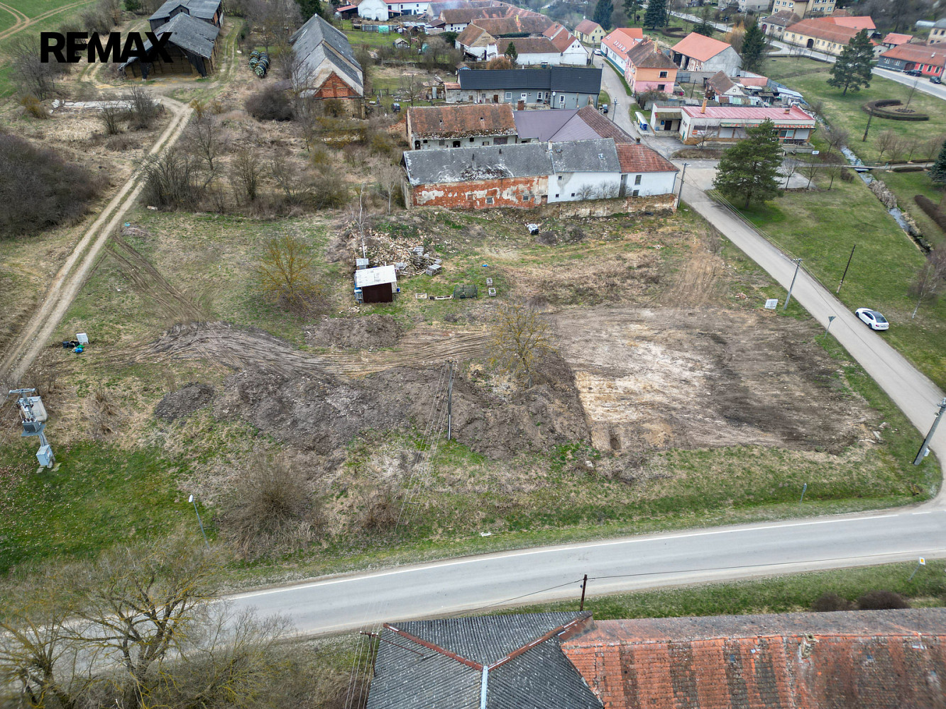 Prodej stavebního pozemku 1 401 m² – pohled 3