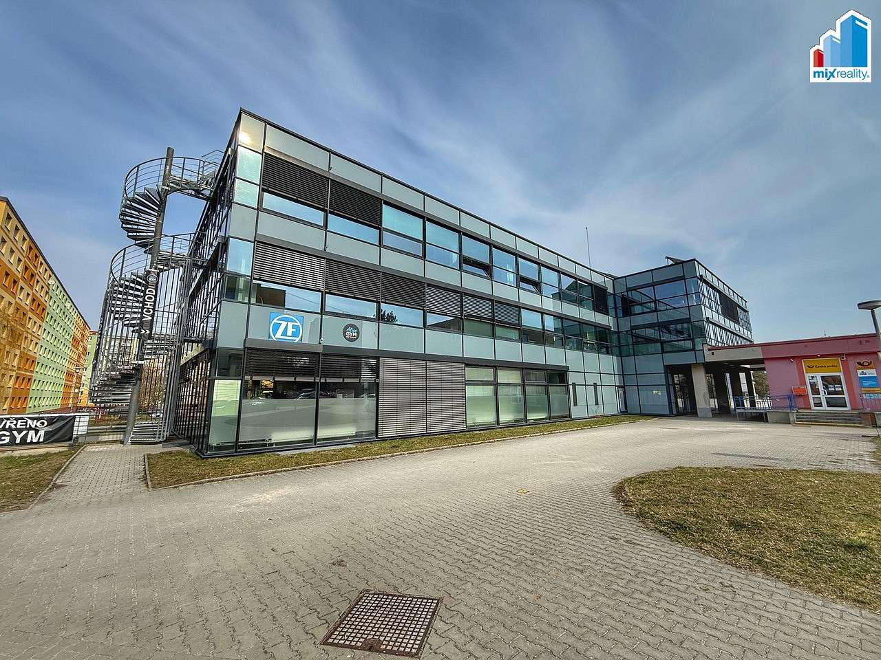 Pronájem kanceláře 2 000 m² — photo 2