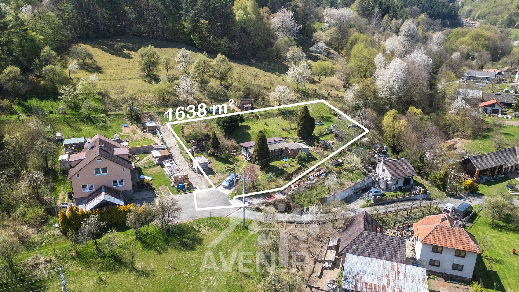 Prodej stavebního pozemku 1 638 m² — photo 2