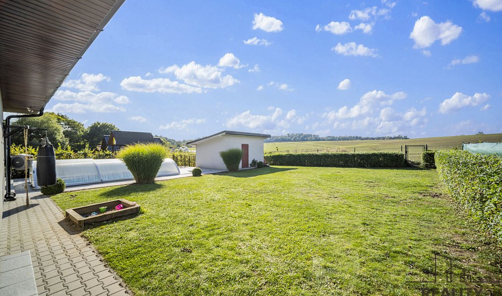 Prodej domu 200 m² s pozemkem 1 061 m², Choltice – náhled fotky 5