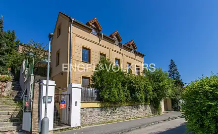 Prodej domu 278 m² s pozemkem 440 m², Na Mrázovce, Praha 5 - Velká Chuchle