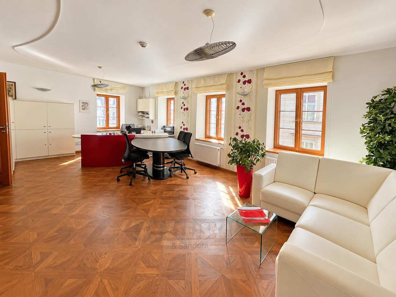 Pronájem kanceláře 276 m² – fotografie 3