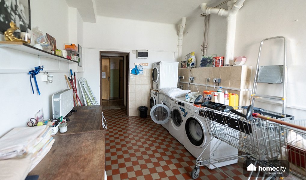 Prodej ubytovacího objektu 1 660 m², Hradec Králové – náhled fotky 22