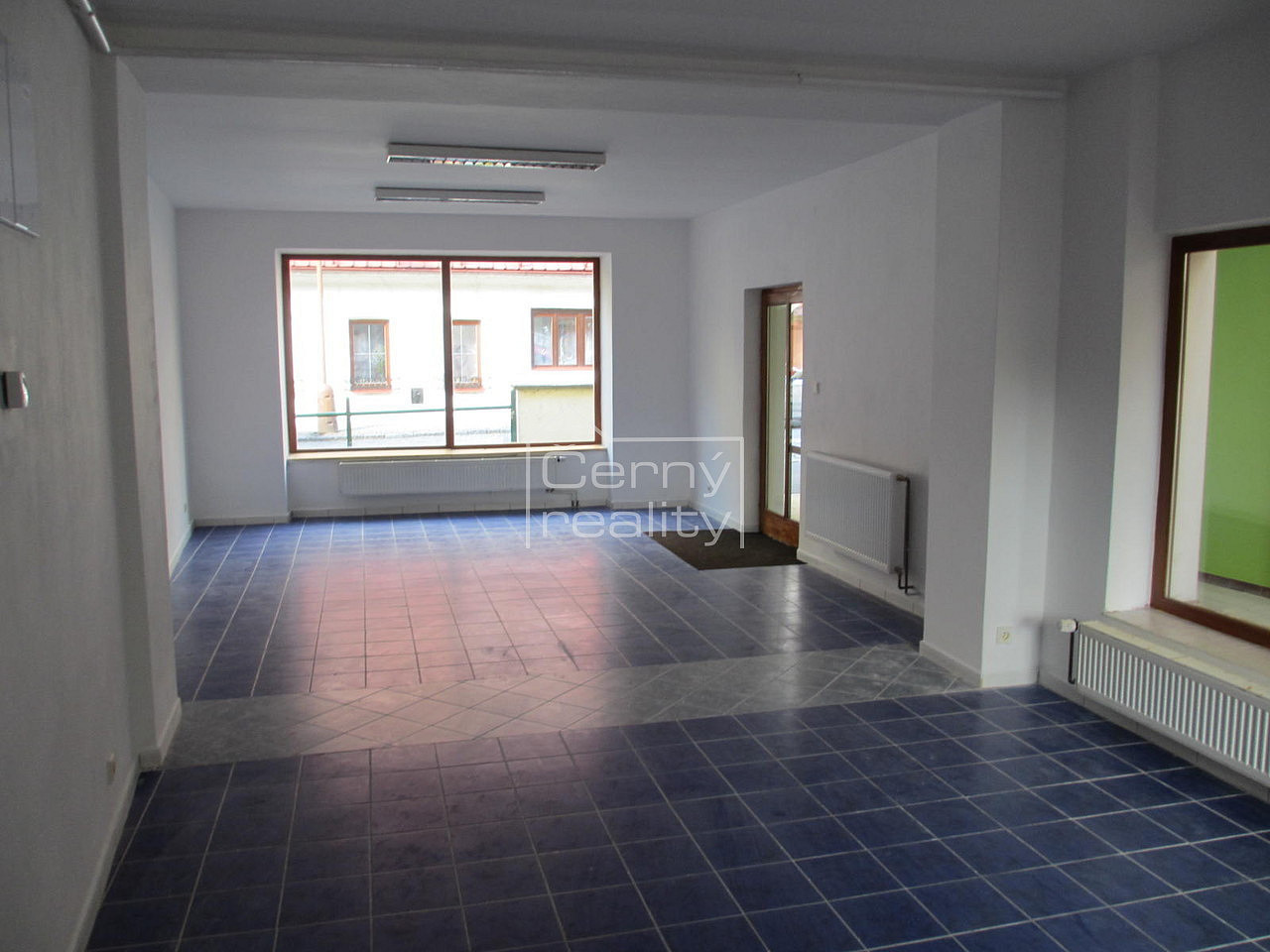 Pronájem obchodních prostor 45 m² – fotografie 3