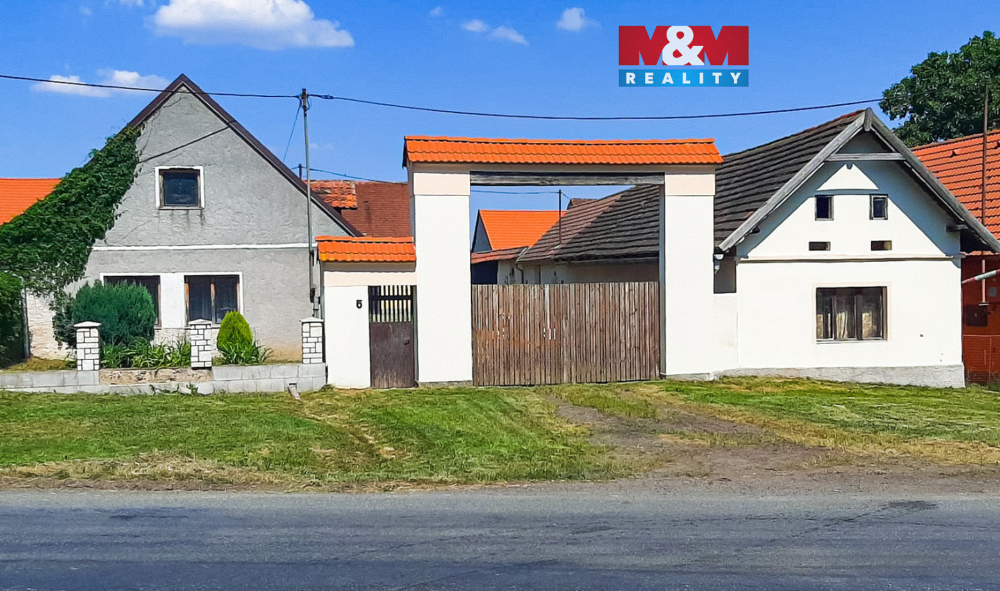 Prodej domu 350 m² s pozemkem 1 892 m²
