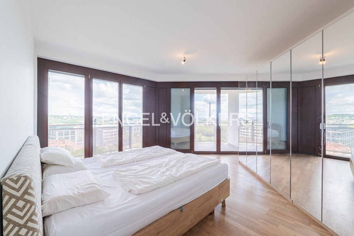 Pronájem bytu 4+kk 125 m² — photo 5