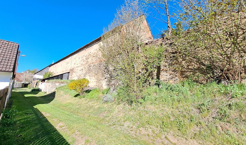 Prodej domu 935 m² s pozemkem 1 413 m², Budeč – náhled fotky 18