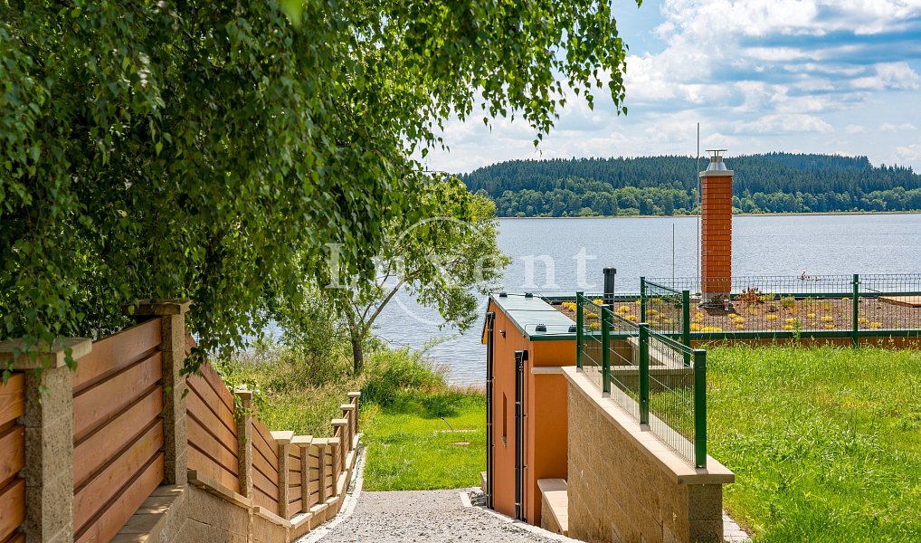 Prodej domu 186 m² s pozemkem 1 808 m², Horní Planá – náhled fotky 6