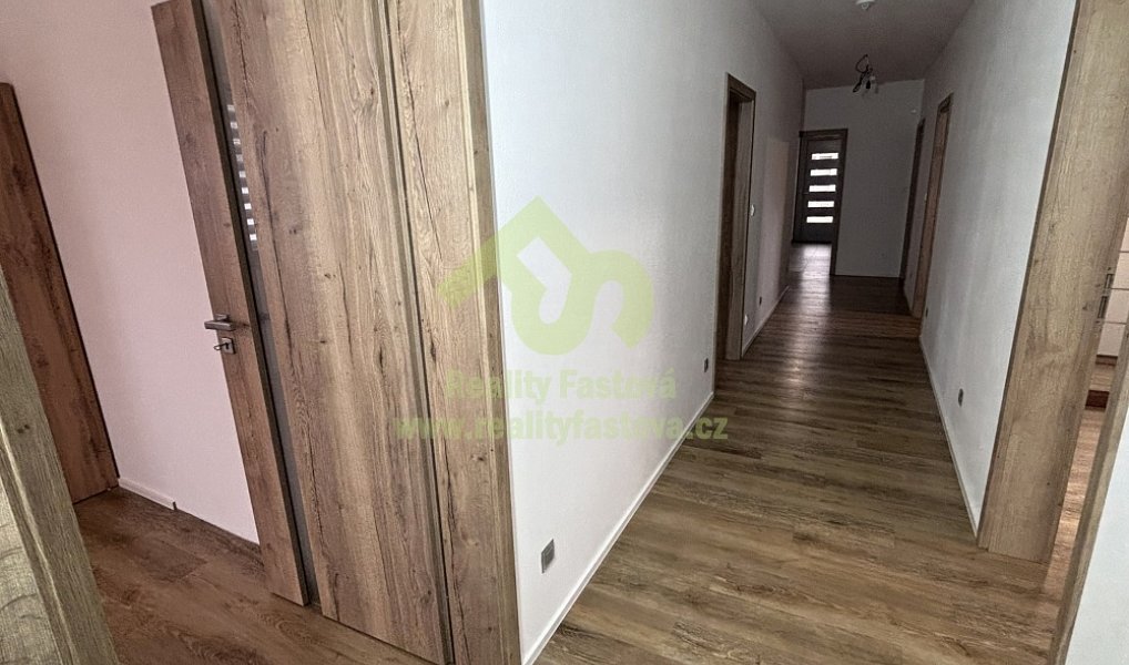 Prodej domu 156 m² s pozemkem 918 m², Lužany – náhled fotky 27
